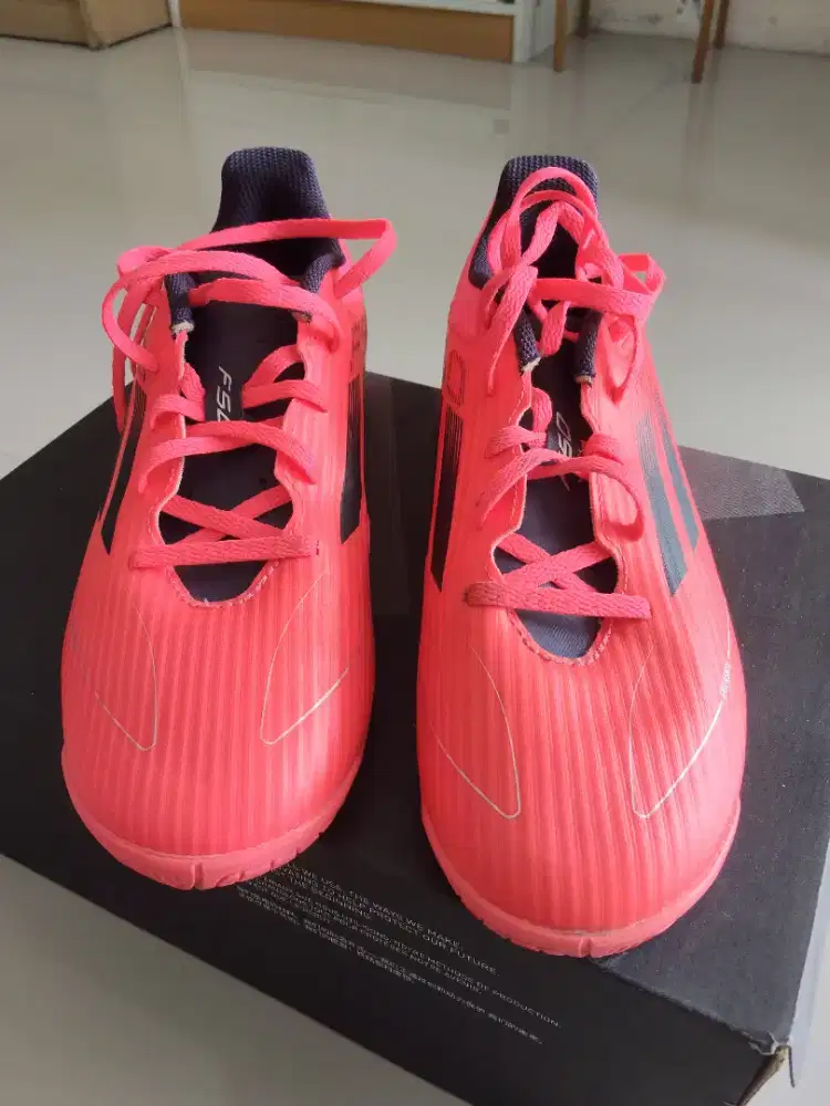 Sepatu futsal Adidas