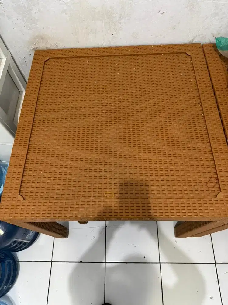 Napolly Meja Plastik tipe Rotan ukuran 80x80x73