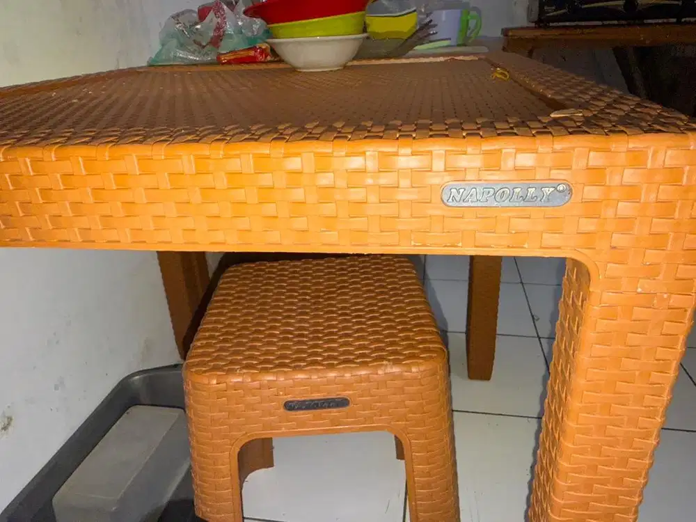 Napolly Meja Plastik tipe Rotan ukuran 80x80x73