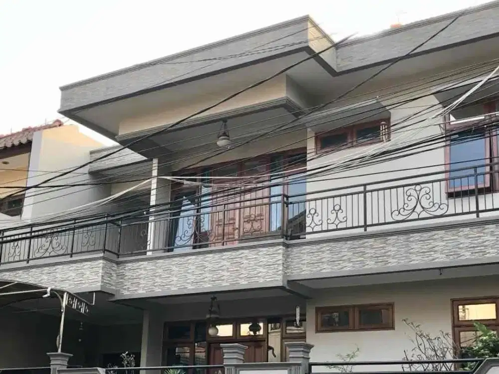 dijual rumah 2 lantai bebas banjir,  strategis ke daerah jaksel, jaktim