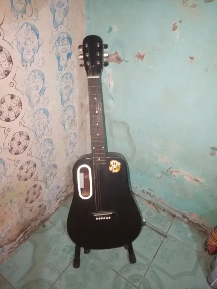 Di Jual 2 gitar lava me & gitar akustik biasa