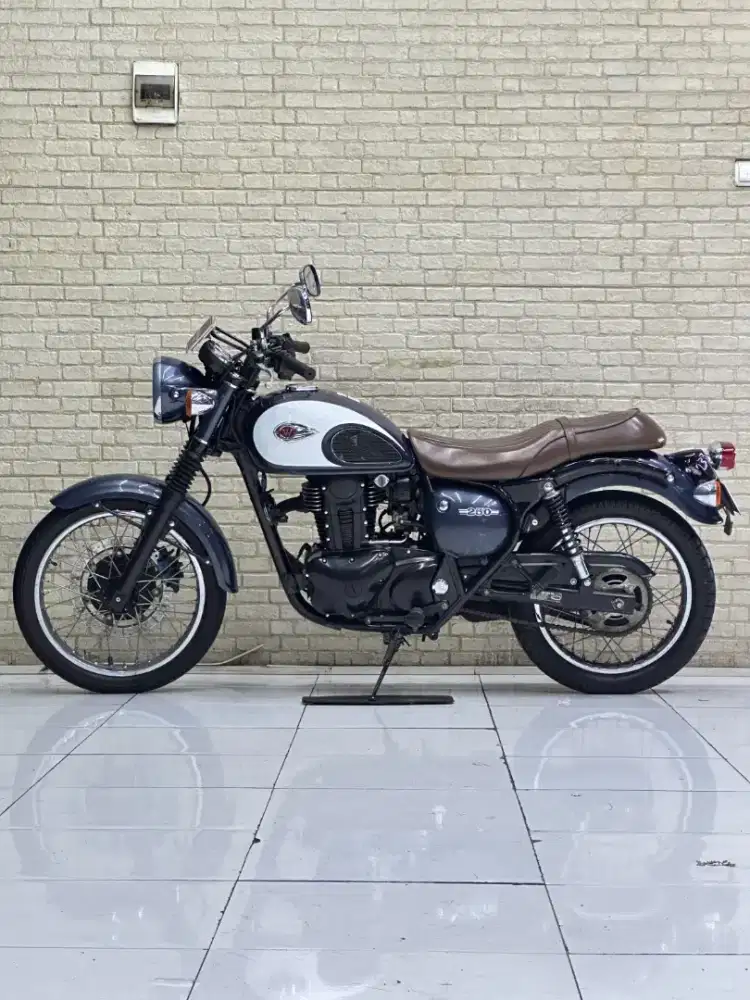 Perfect Condition!!Kawasaki W250 SE 2018 White Plat AB Mulus-Mustika