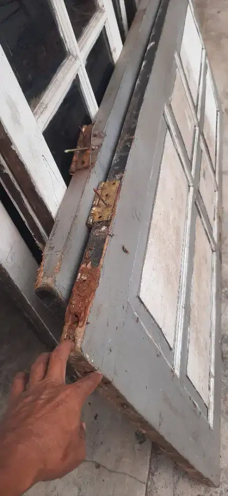 Balok dan kusen bekas kayu kamper