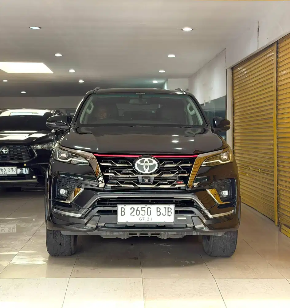 Toyota Fortuner VRZ TRD Diesel 2021 July Automatic Hitam Vieta Motor