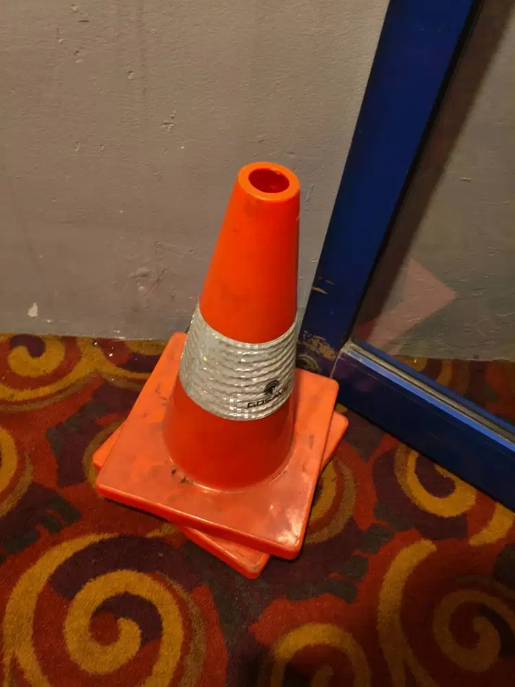 Cone Kerucut Oren