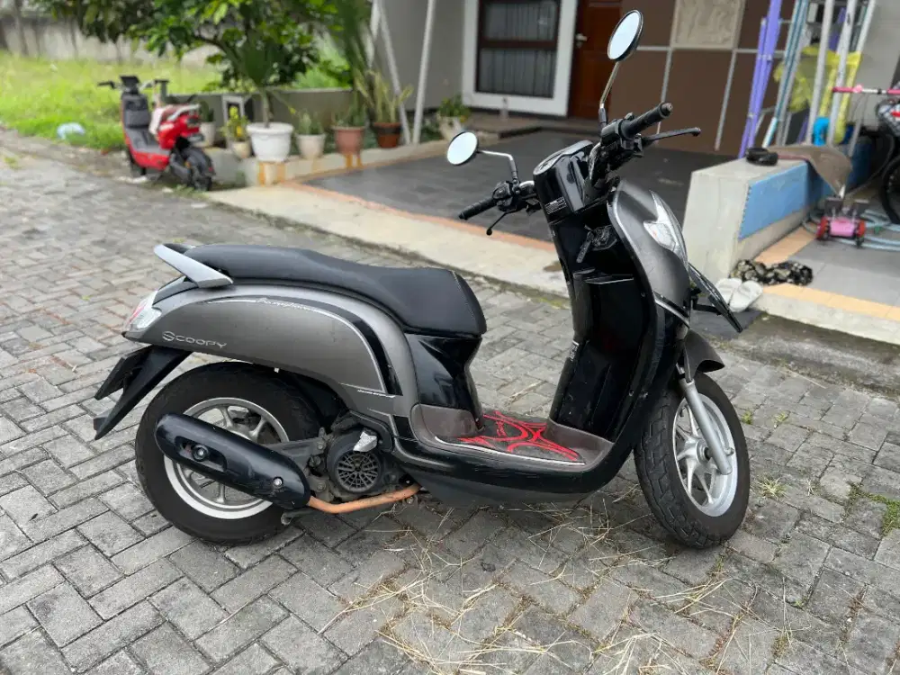 Jual Honda Scoopy 2017 mulus terawat low KM