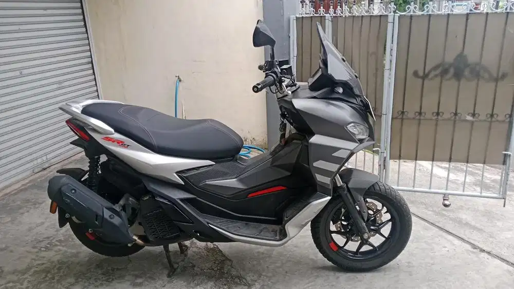 Aprilia SR GT 200