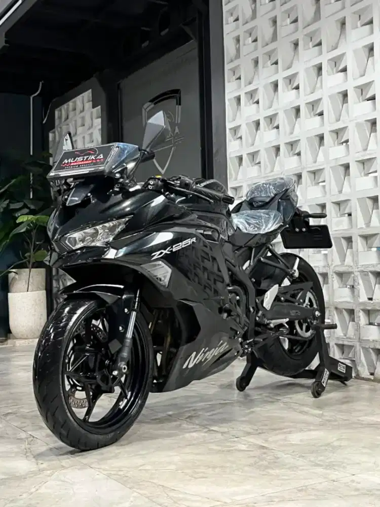 ZX 25R NON ABS 2024 Black. KM 2rb. DANNY Mustika Sulfat Malang