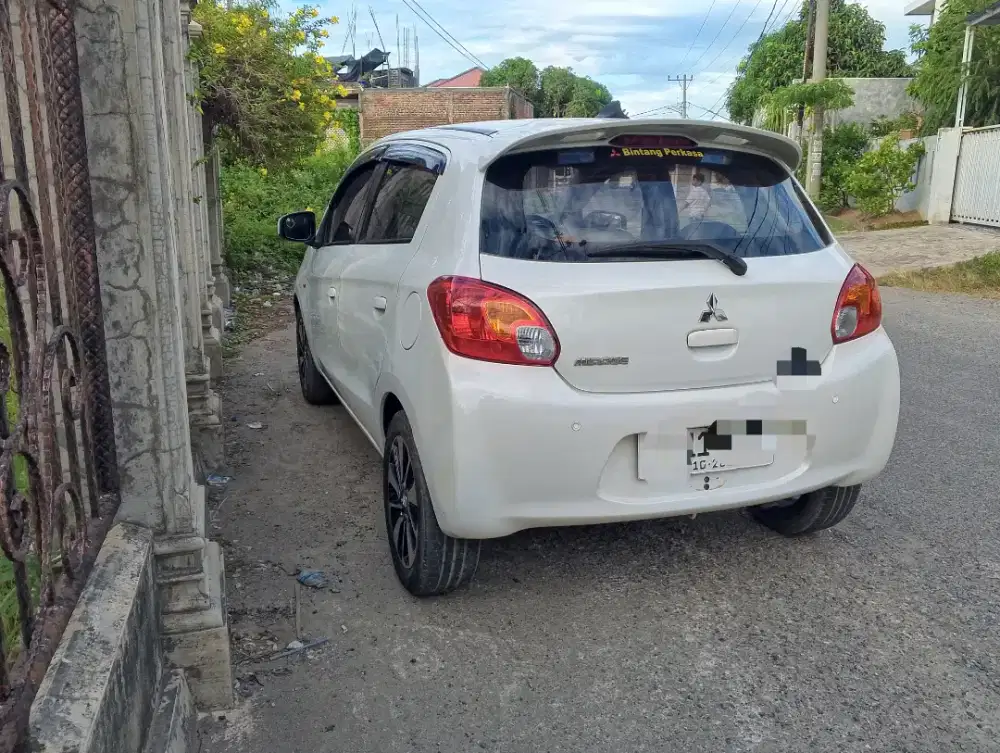 Mobil pemakai pribadi dari baru satu nma posisi di Ketapang