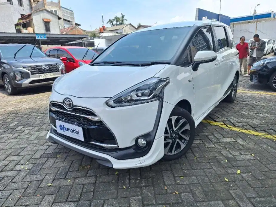 LOW DP Toyota Sienta 1.5 Q Bensin-AT 2017 UIZ