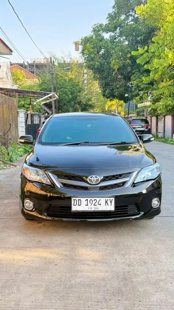 Altis v 2.0 matic 2011