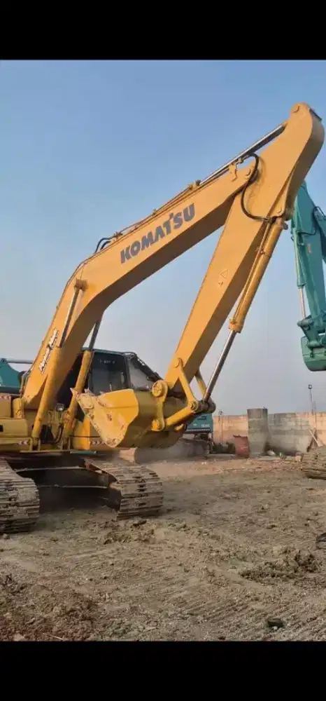 Excavator Komatsu PC 200-7 tahun 2005