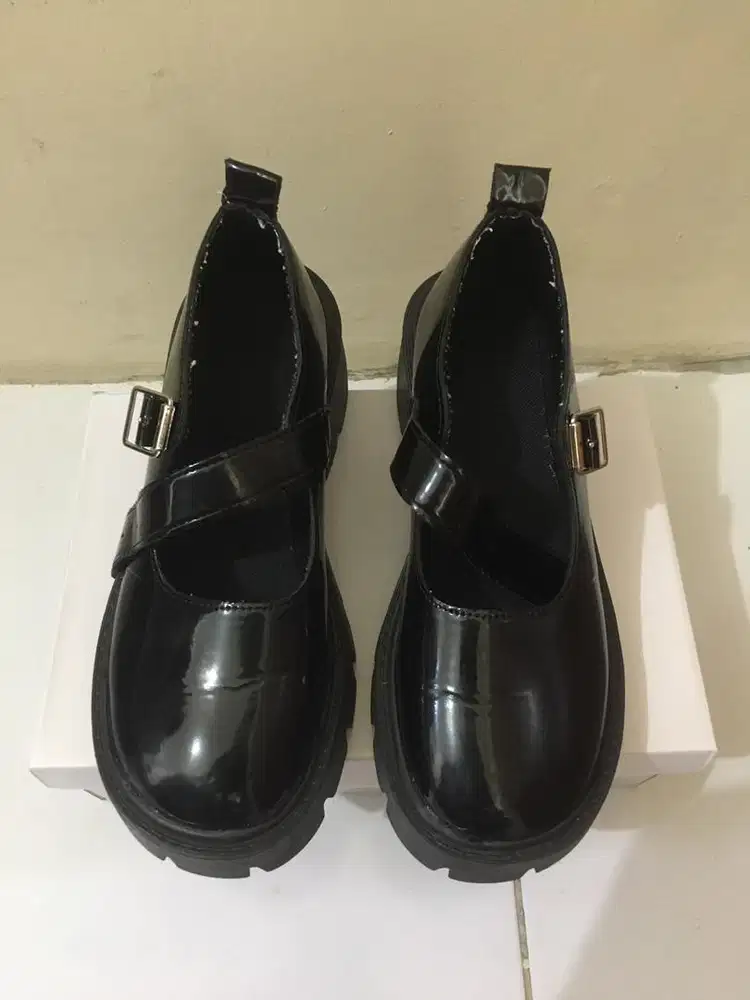 Sepatu sekolah Hitam