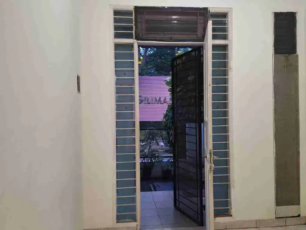disewakan rumah 4 kt di Daan Mogot baru