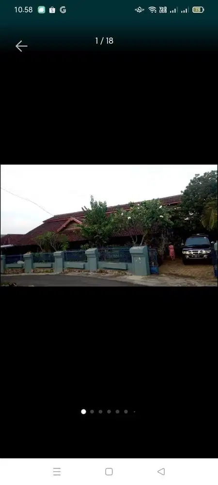 Dijual rumah dengan halaman luas