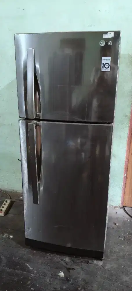 Kulkas 2 pintu LG nominus