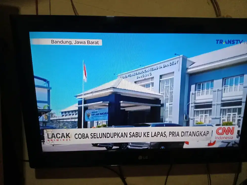 TV LG 32INCH CINEMA 3D MULUS ,  Analog  (TANPA STB)