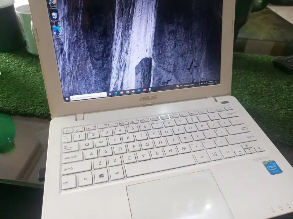 Laptop cute sonic power hard drive ssd