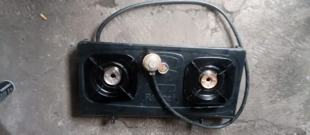 Kompor gas 2 tungku + regulatornya