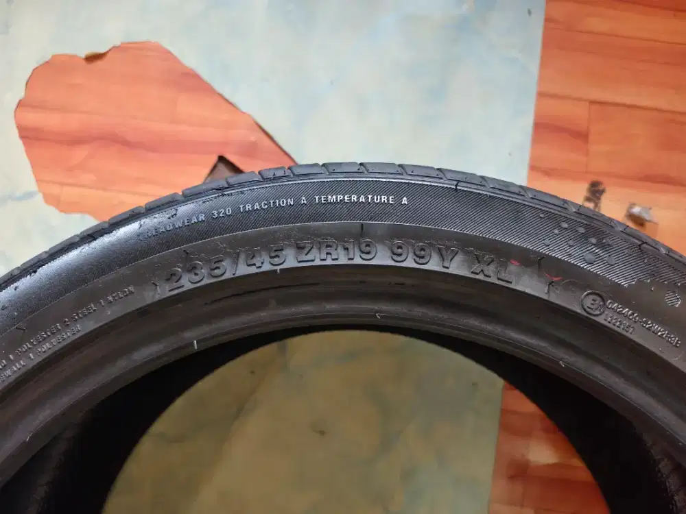 Ban accelera 235/45 r19