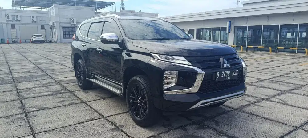 Mitsubishi Pajero Dakkar Ultimate Hitam km Rendah 2021