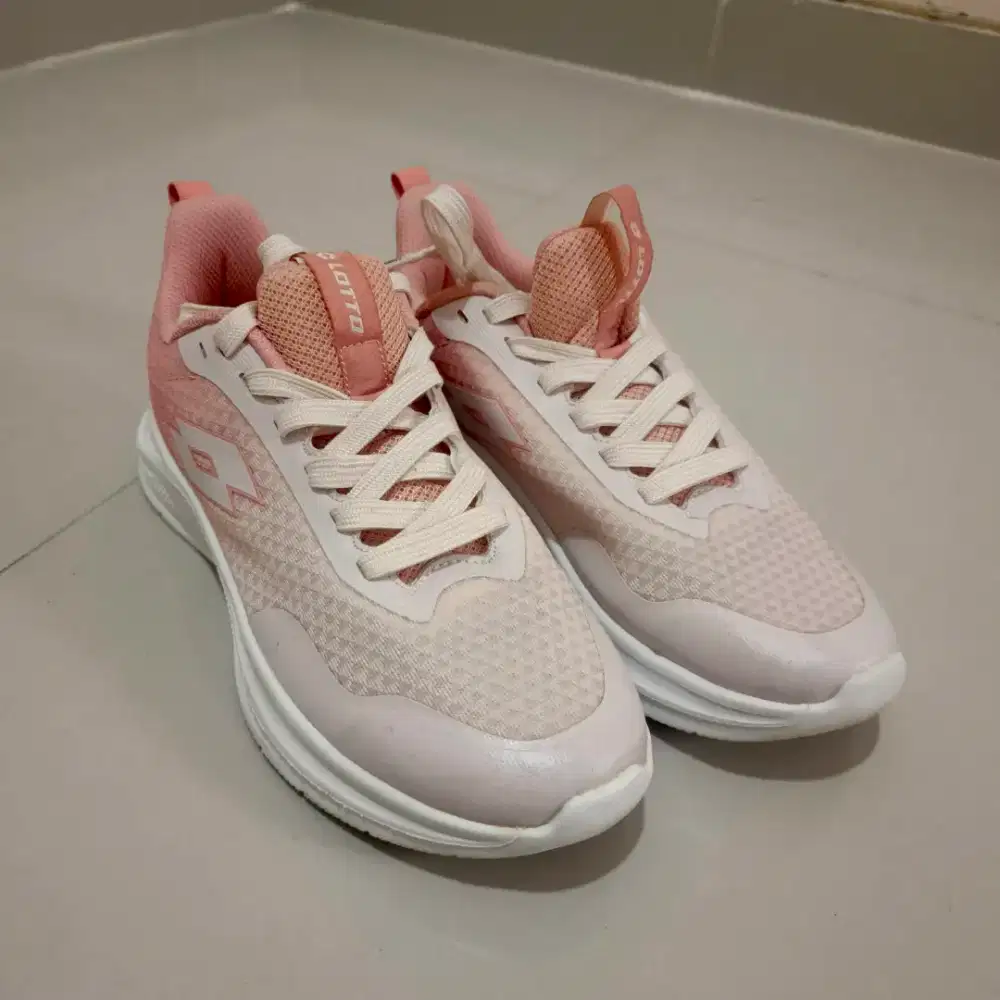 Sepatu wanita..