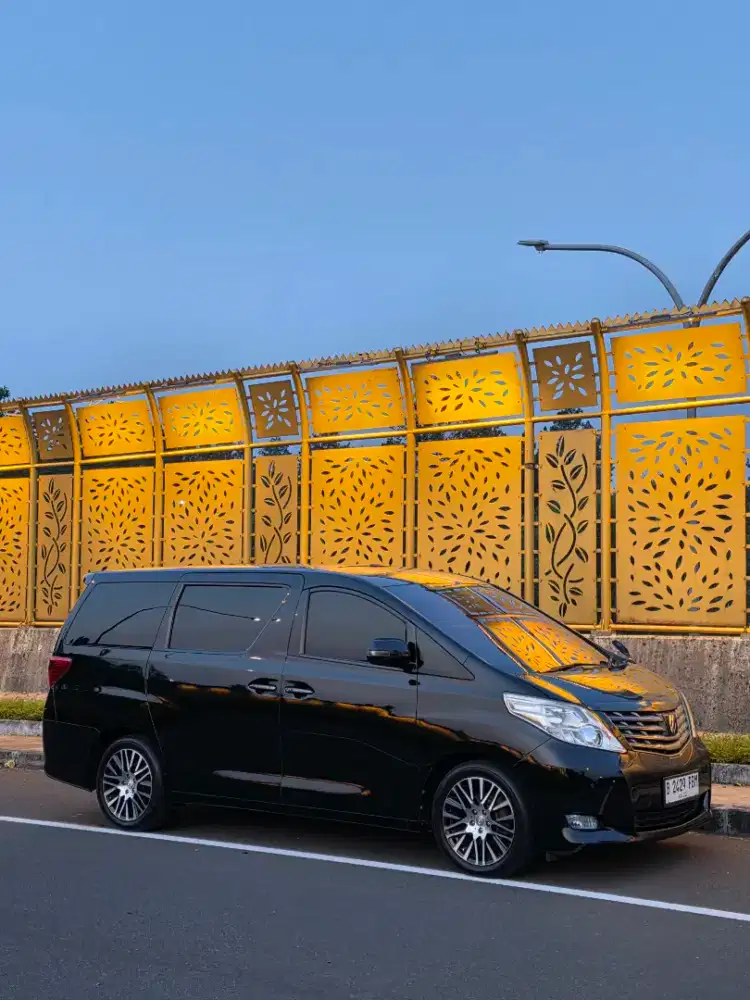 Toyota Alphard Hitam Pajak Hidup