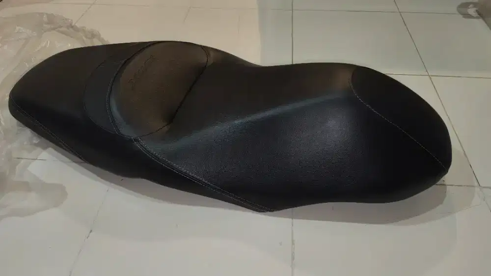 JOK / SADDLE YAMAHA Xmax 250 OLD Mulus Banget 99% LIKE NEW
