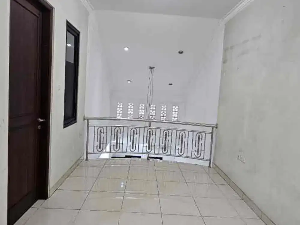 Disewakan rumah renov sudah tinggi dari jalan siap huni di kelapa cengkir jakarta utara