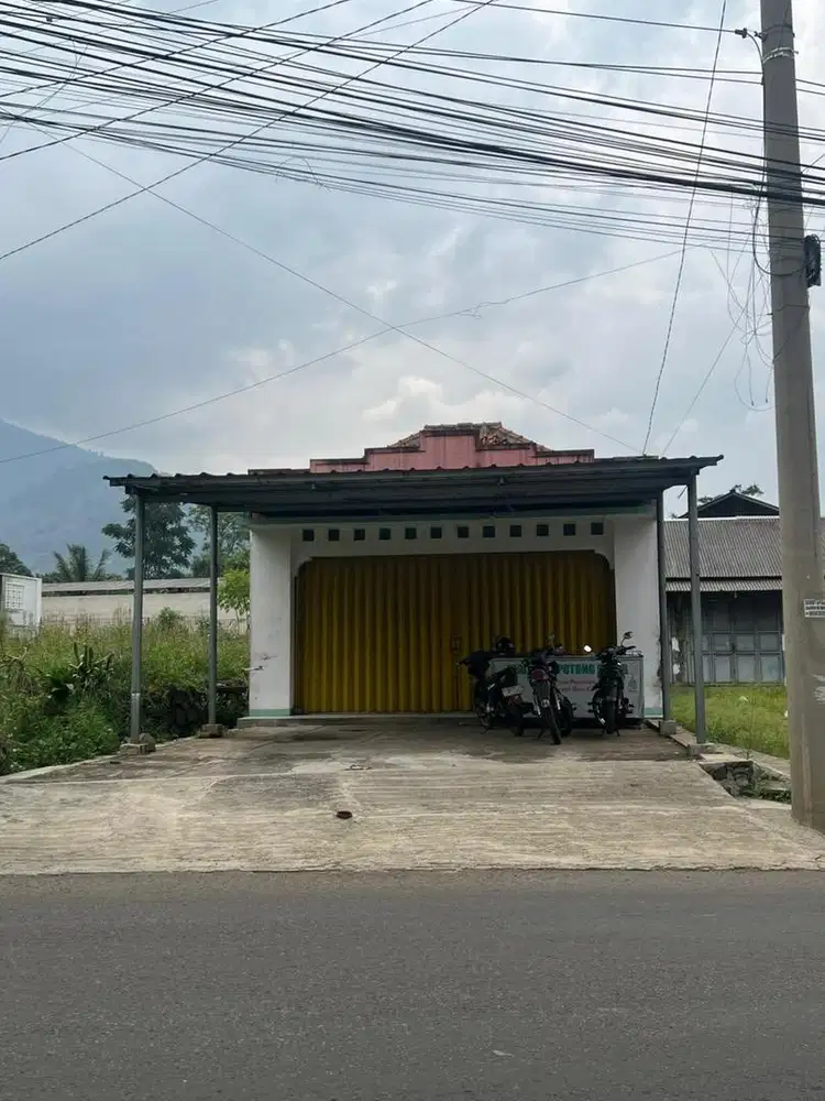 Sewa ruko sisi jalan