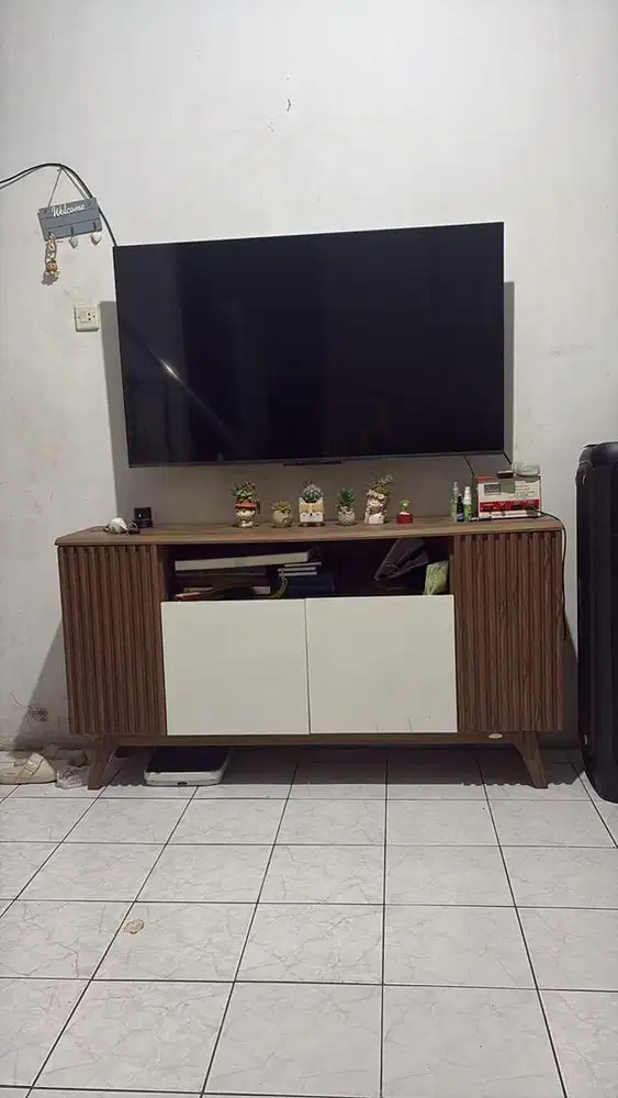 Lemari TV kayu jati