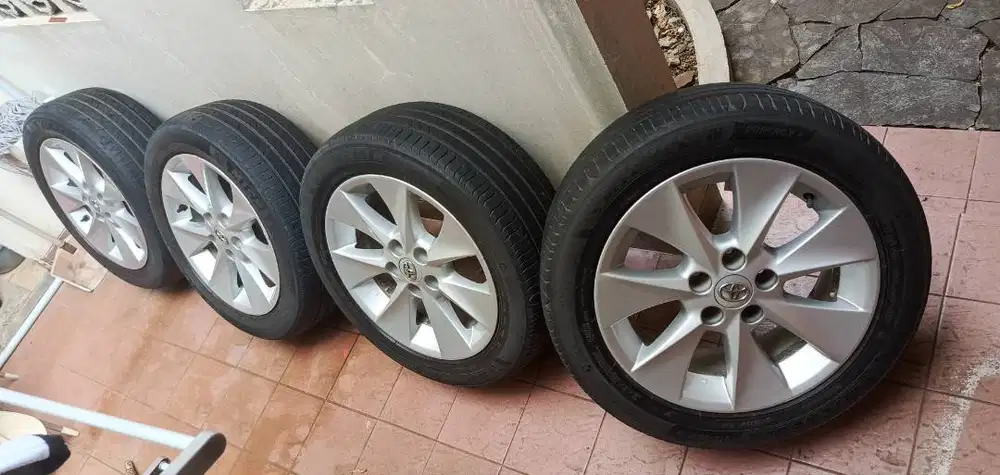 Velg dan Ban Toyota Alphard R17 ori
