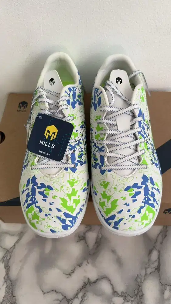 Sepatu Futsal Mills Riyu In (White/Blue/Neon Green)