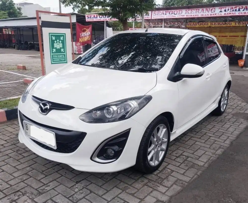 Mazda 2 R matic 2012