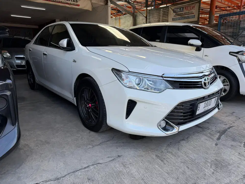 Toyota Camry 2.5 V AT MATIC 2017 Putih km70rban kondisi memsuakan