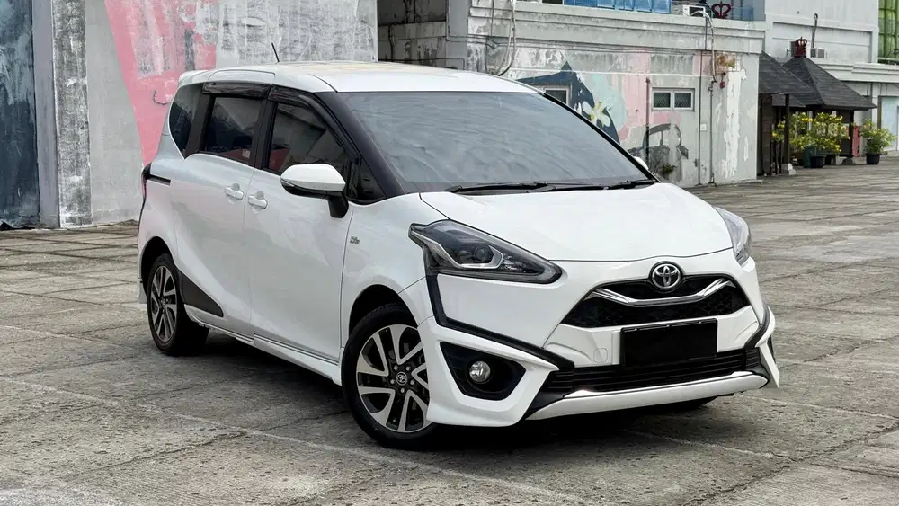 TOYOTA SIENTA Q CVT IMPROVEMENT PUTIH AT 2022 LIKE NEW