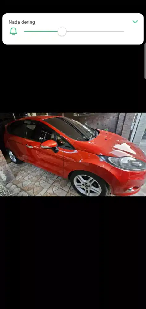 Mobil merah fort