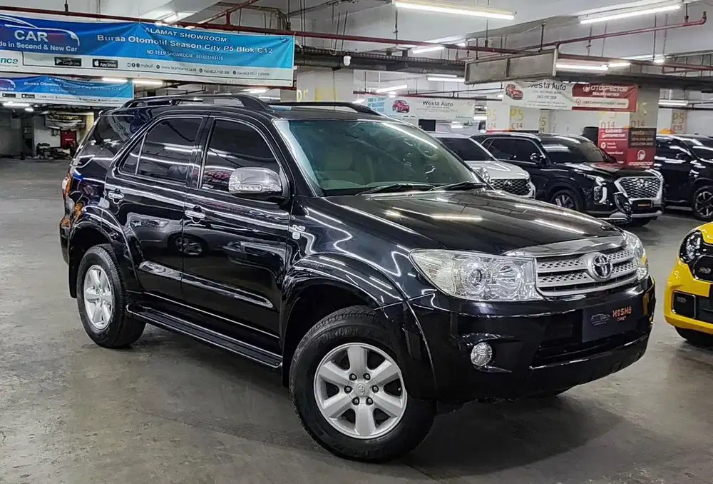 [LowKM] Toyota Fortuner G diesel at 2010 matic 2011 trd