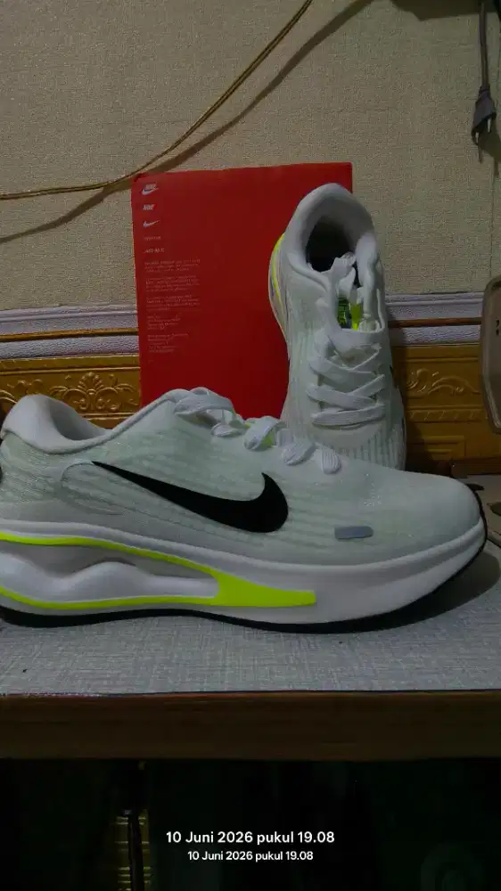 Nike Journey Putih size 42
