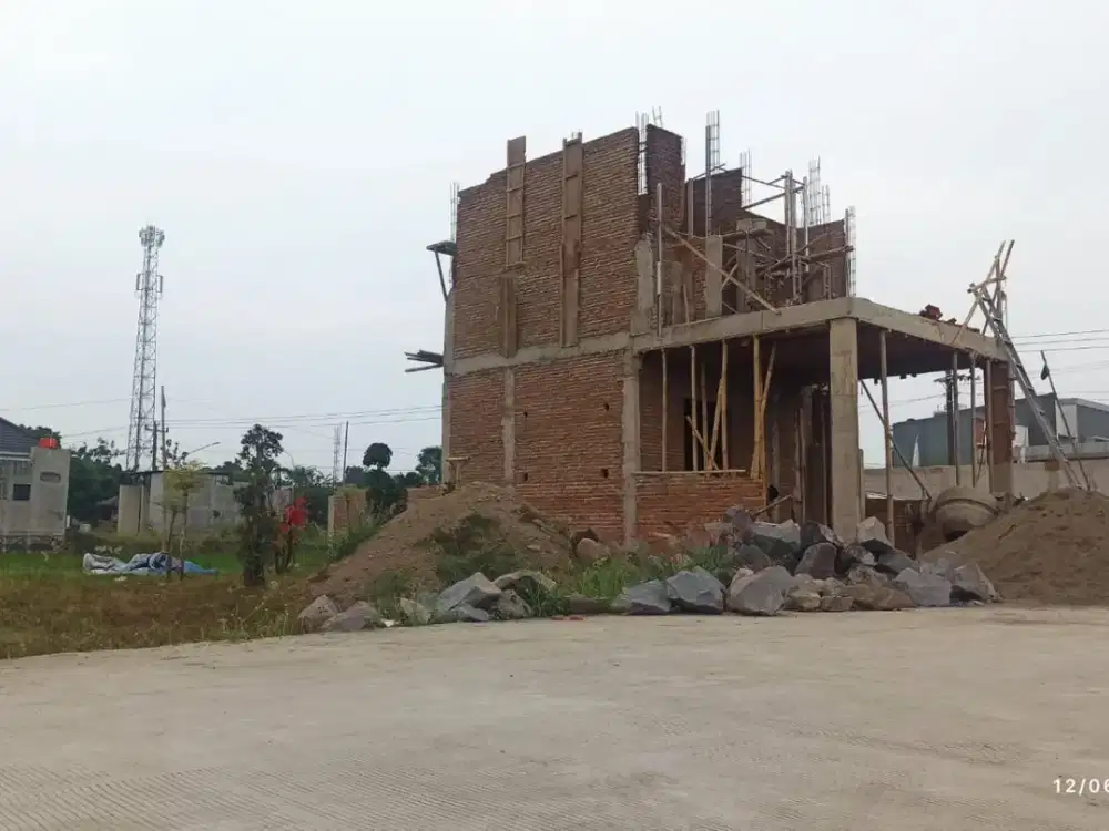 RUMAH 2 LANTAI DI KLATEN DEKAT PEMDA KLATEN