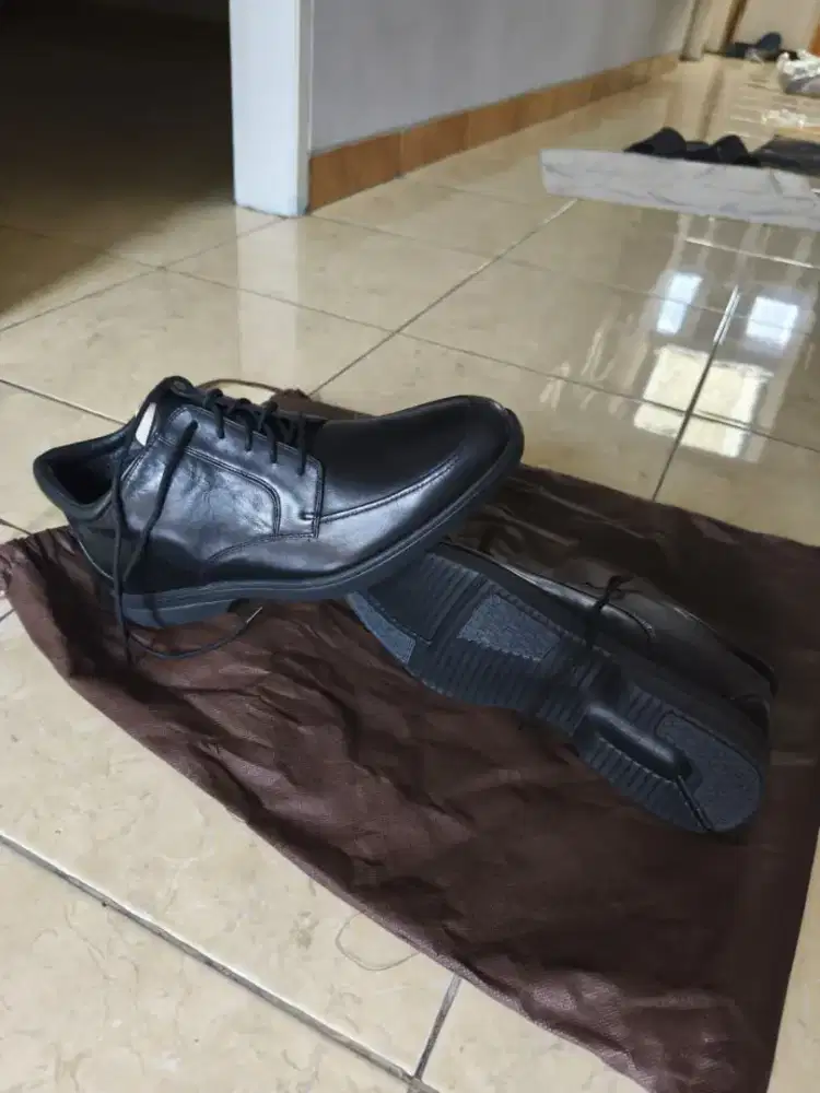 Sepatu kulit Rockport