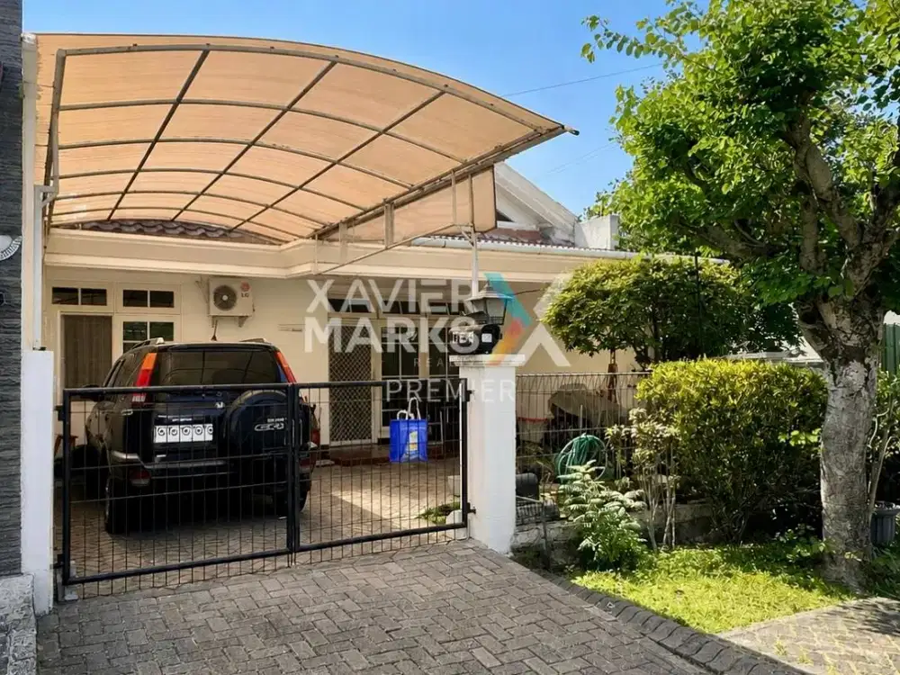 DIJUAL Rumah Klasik Terawat Ada Area Jemur dan Halaman Belakang Siap Huni Keamanan 24 Jam Dekat Kampus Ternama dan Pusat Kota di Pondok Blimbing Indah