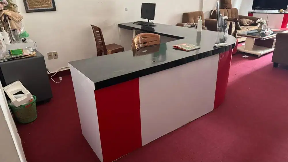 Meja kantor/meja admin