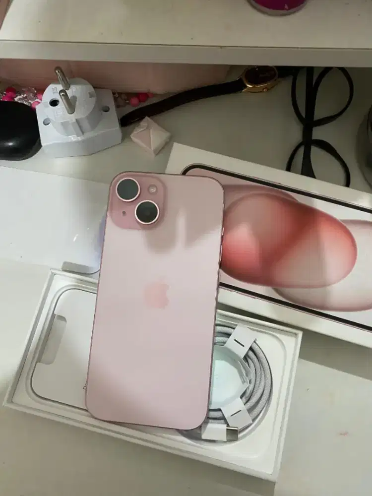 iPhone 15 Basic 128 GB iBox Garansi On