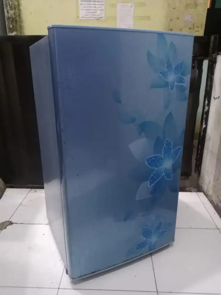 Dijual kulkas sharp 133 liter