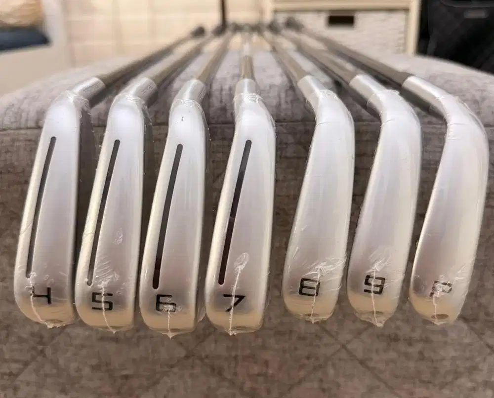 Taylormade P790 irons set Gen 4 Brand New