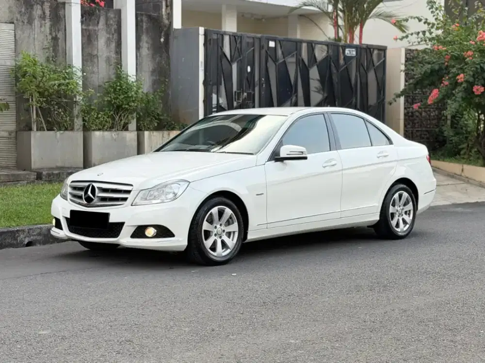 [KM 30RB] Mercedes Benz C200 CGI 2012 Turbo Putih Low KM Full Original
