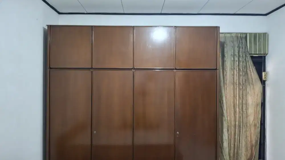 Lemari Pakaian Kayu Solid Besar