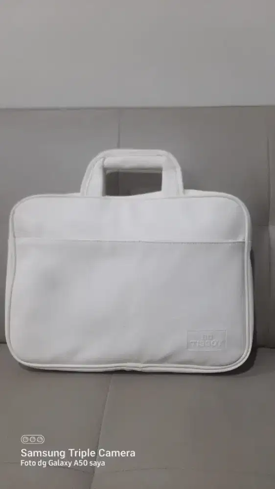 Tas Laptop Tissot
Original Tissot