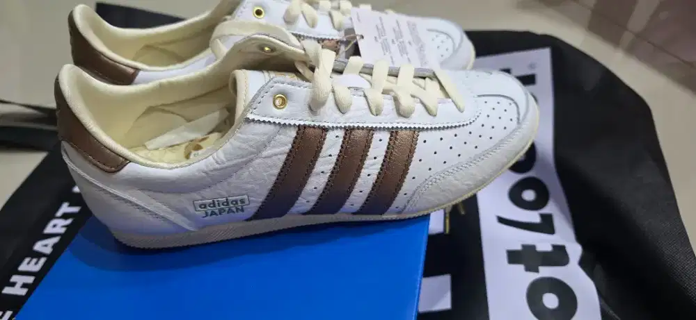 Sepatu adidas japan  wanita